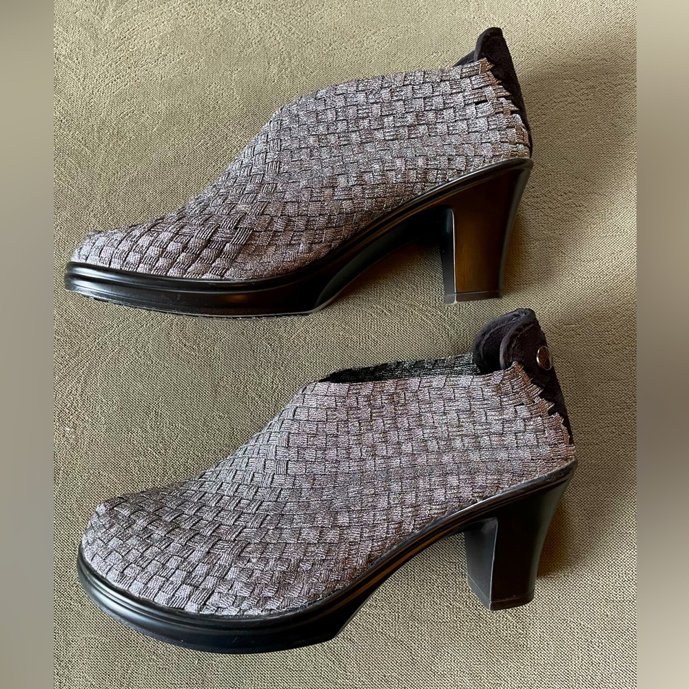 bernie mev. Textured Gray/Silver Metallic Heeled Shoes
